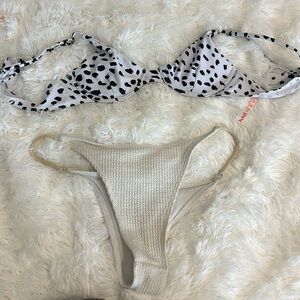 Top & bottoms bathing suit (top is xsmall) (bottoms are small)